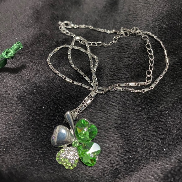 Gelncara Four Leaf Clover Necklace - Picture 3 of 4